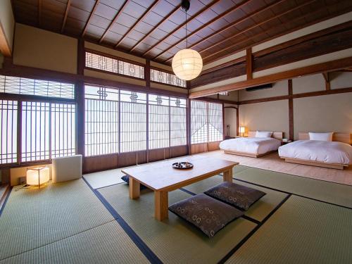Кровать или кровати в номере HOTEL CULTIA DAZAIFU