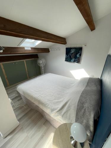 Posteľ alebo postele v izbe v ubytovaní Maison, Parking, Piscine et Tennis - St Pierre la Mer 5SANT302