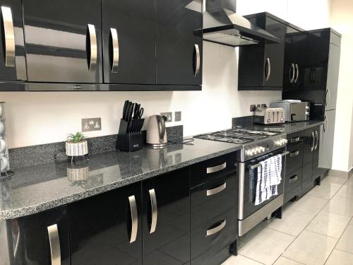Spacious & Contractors & Free Parking & Central Location – Photos 2