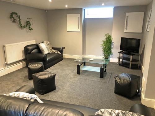 Spacious & Contractors & Free Parking & Central Location – Photos 3