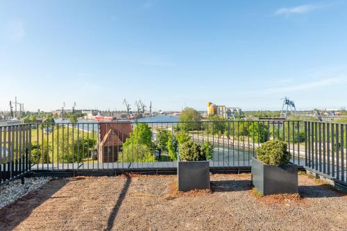 Balkón alebo terasa v ubytovaní Chlebova - Riverside View Terrace, Free Parking, Gym & Kidsplay by Downtown Apartments