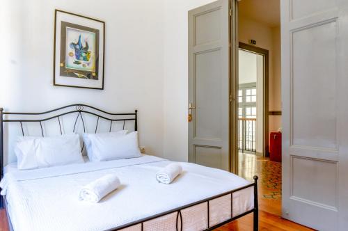 Un pat sau paturi într-o cameră la Dioskouros Hostel