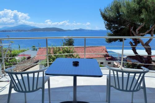 Gallery image of Oceanic Overview Suites in Sarandë