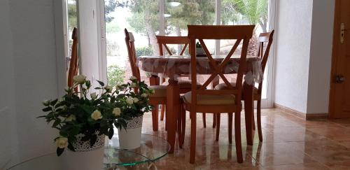 Zdjęcie z galerii obiektu Bungalow muy cerca de la playa w mieście Santa Pola