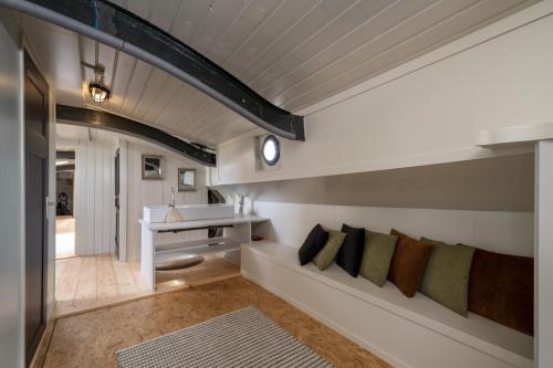 a living room with a couch and a table at Rufus aan het water in Broek