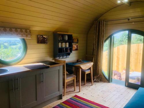 A kitchen or kitchenette at Rural self contained cosy pod house.