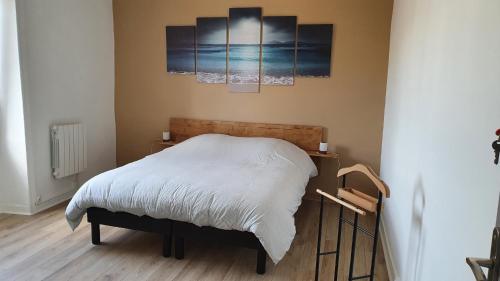 Ένα ή περισσότερα κρεβάτια σε δωμάτιο στο Les locations d'Argol