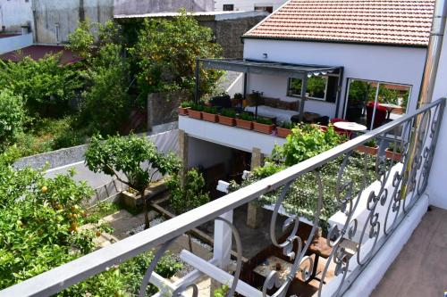 an apartment balcony with a view of a garden at la casa gastounette in Maiorca