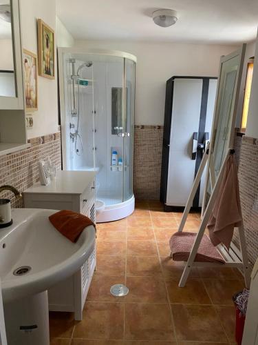 a bathroom with a shower and a sink and a tub at Casita feliz entre montañas y cerca del mar in Trabada
