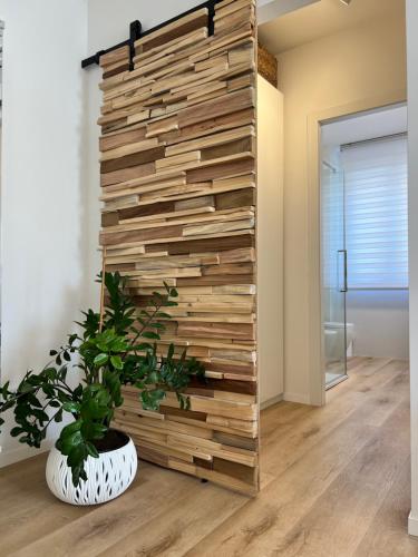 a wooden wall in a room with a plant at Ferrarese209 in Bologna