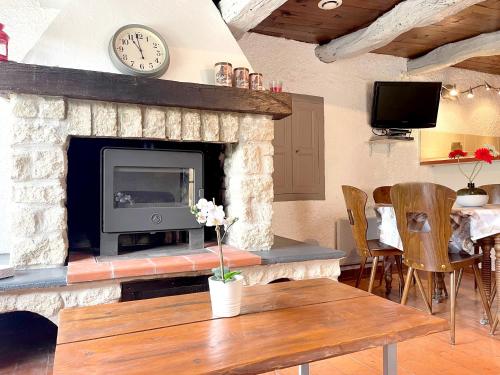 Maison charmante à La Roche-sur-le-Buis avec piscine partagée