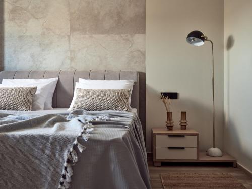 Una cama o camas en una habitación de Noema Villa - Stylish Villa with Scenic Serenity, by ZanteWize