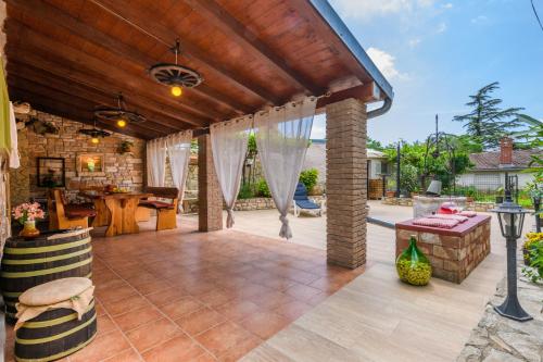 Gallery image of Rustic Istrian house Varesco in Krnica