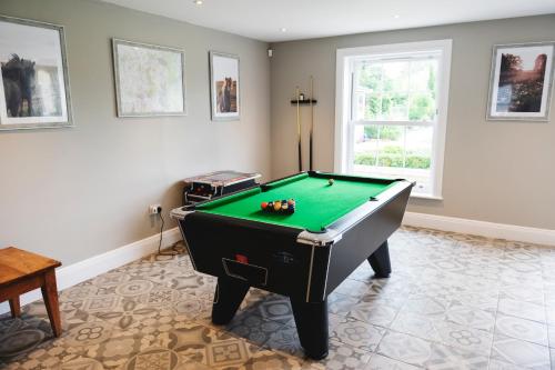 Large Country House - Hot Tub - Pool Table - BBQ - 5 Bedrooms - Log Burner biliárdasztala