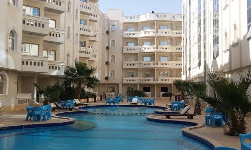 a hotel with a swimming pool in front of a building at Hurghada Dreams in Hurghada