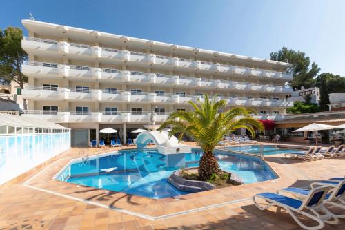 The swimming pool at or close to Mar Hotels Paguera & Spa