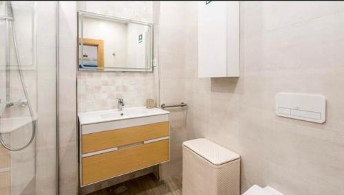 a bathroom with a sink and a toilet and a mirror at Sofiamar Holidays Casa da Paula in Pêra