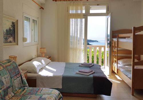 Ένα ή περισσότερα κρεβάτια σε δωμάτιο στο Villa Brela