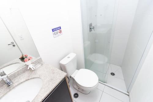 a bathroom with a toilet and a sink and a shower at 360 Suítes Sé in Sao Paulo