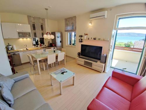 The Sunshine Apartment near Split and beach