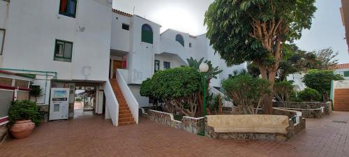 1 Bed Apartment - Sleeps 2 - Pool - Parking