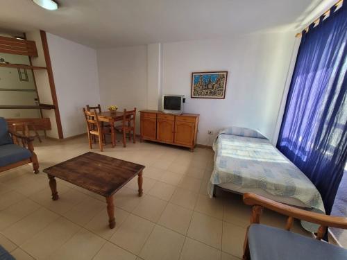 1 Bed Apartment - Sleeps 2 - Pool - Parking