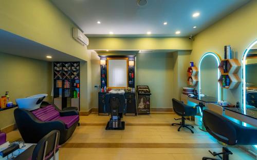 a room with a salon with chairs and a table at Samara Hotel Bodrum Ultra All Inclusive in Torba