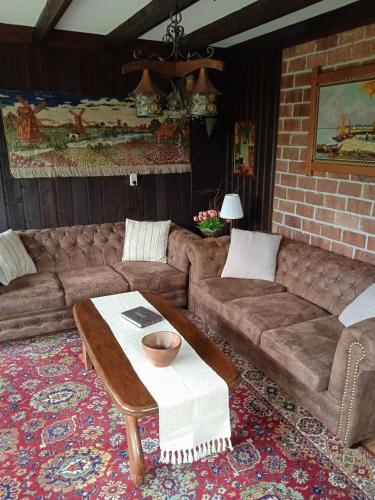 a living room with a couch and a table at Vakantiehuis Friedeburg in Warmenhuizen