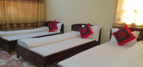 Giường trong phòng chung tại TINH DOI SA PA Guest House