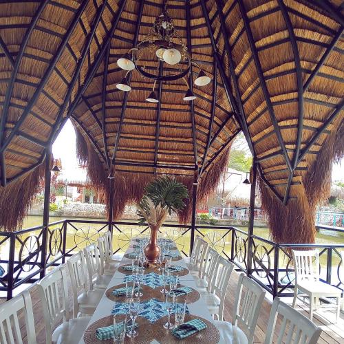 a long table in a pavilion with white chairs at Hotel Campestre San Joaquin in Garzón