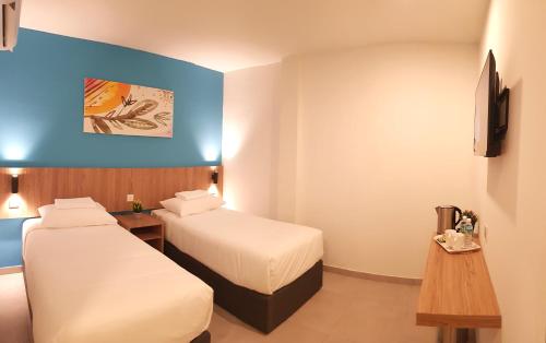 Postel nebo postele na pokoji v ubytování HOTEL ORKID PORT KLANG