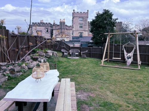 Herní místnost nebo prostor pro děti v ubytování East Street Beach House - luxury living by the sea