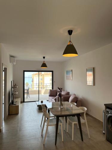 a living room with a table and a couch at Casa Olmia Résidence in Calvi