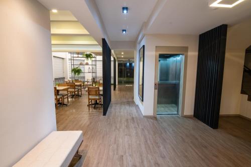 Ruang duduk di EKO HOTEL