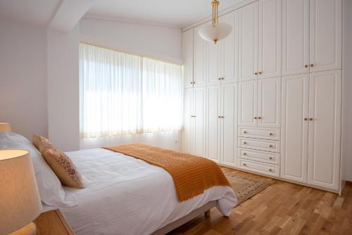 Kamariyo Athens Riviera by A&D Propertiesにあるベッド