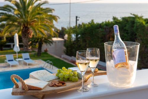 Kamariyo Athens Riviera by A&D Propertiesで提供されているドリンク