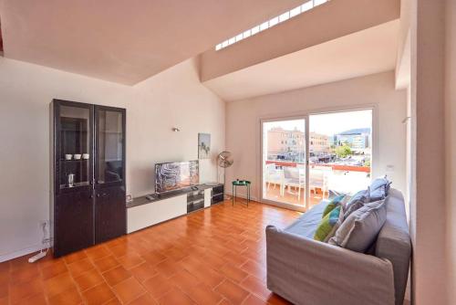TV a/nebo společenská místnost v ubytování Nura Houses Magaluf Duplex 5