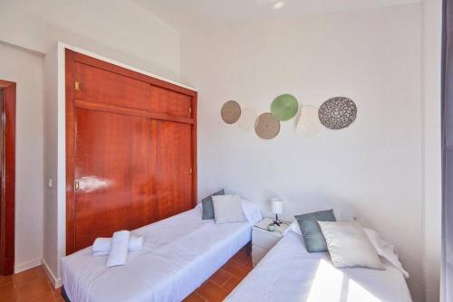 Ένα ή περισσότερα κρεβάτια σε δωμάτιο στο Nura Houses Magaluf Duplex 4