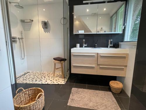 Et badeværelse på Exclusive villa AMS area