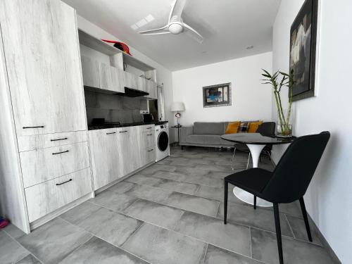 10min to the beach and 10min to the city centre