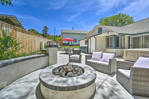 Stylish Basecamp 6850 - 2 Blocks to Downtown!