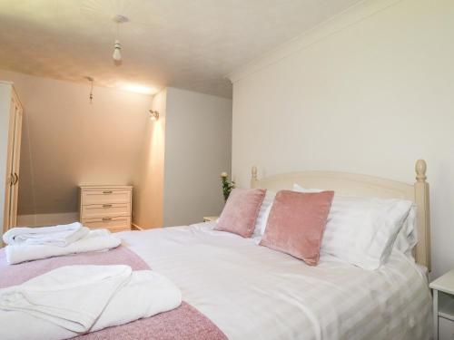 Una cama o camas en una habitación de Chyrosen