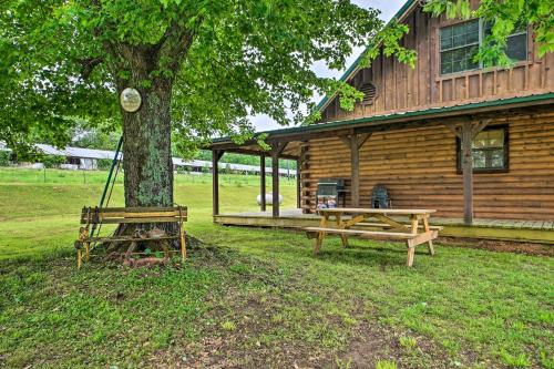 Pet-Friendly Broken Bow Gem with Deck and Grill! – Photos 2