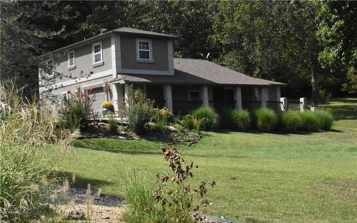 Gallery image of Patio and Grill Lake of the Ozarks Escape! in Roach