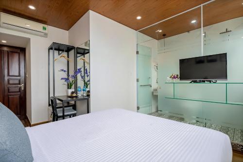 Μια τηλεόραση ή/και κέντρο ψυχαγωγίας στο 1 Stop Dory Hotel