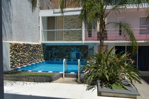 a swimming pool in front of a building at 5 VENATOR House Boutique in León