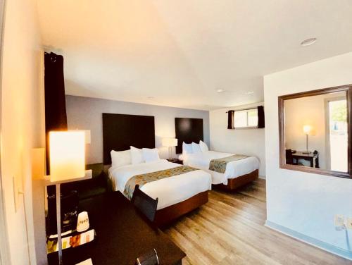 a hotel room with two beds and a window at Wells Moody Motel in Wells