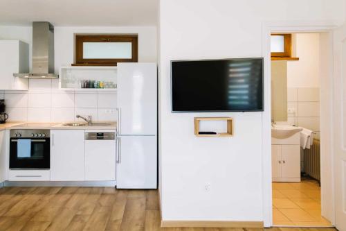 Diófa Apartmanにあるキッチンまたは簡易キッチン