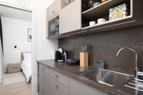 Kuchyň nebo kuchyňský kout v ubytování Golden Gate apartment