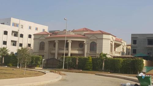 Super luxurious villa with large landscape areas